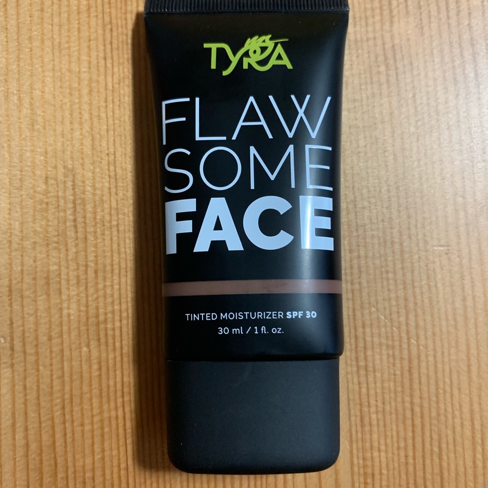 Tyra Beauty Flawsome Face Tinted Moisturiz…